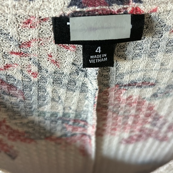 Women’s Torrid Plus Size Waffle Knit V-Neck Floral Top, Size 4X - Picture 2 of 7